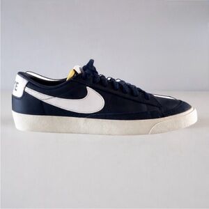 Classic Nike Blazer Low ‘ 77 Vintage in navy and white. Men’s YS 9.5